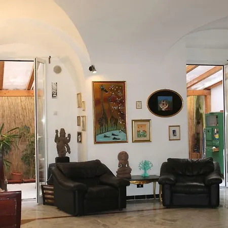 Elly's Loft Apartment *