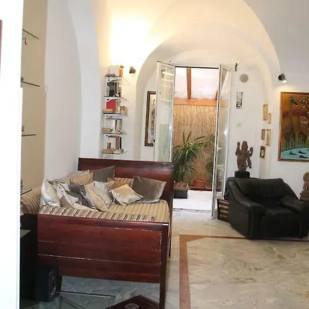 Elly's Loft Apartment